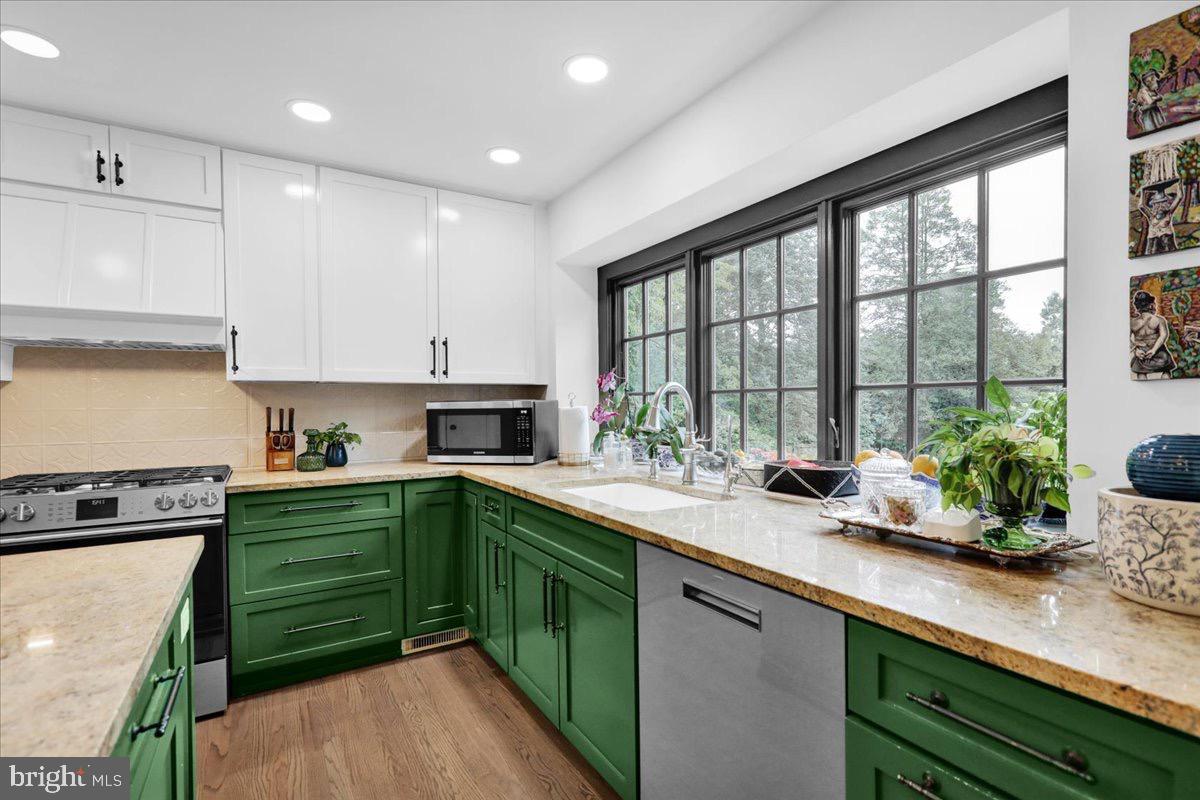 SCHOOL LANE HILLS - Residential