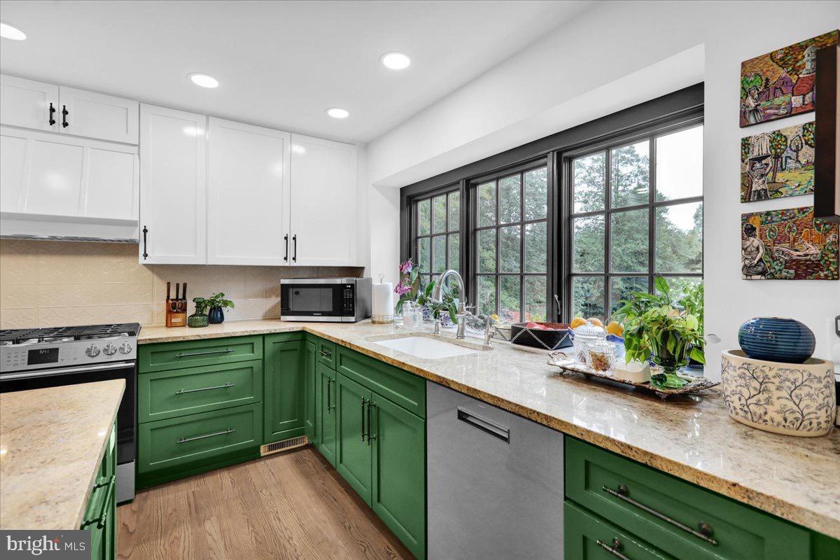 SCHOOL LANE HILLS - Residential