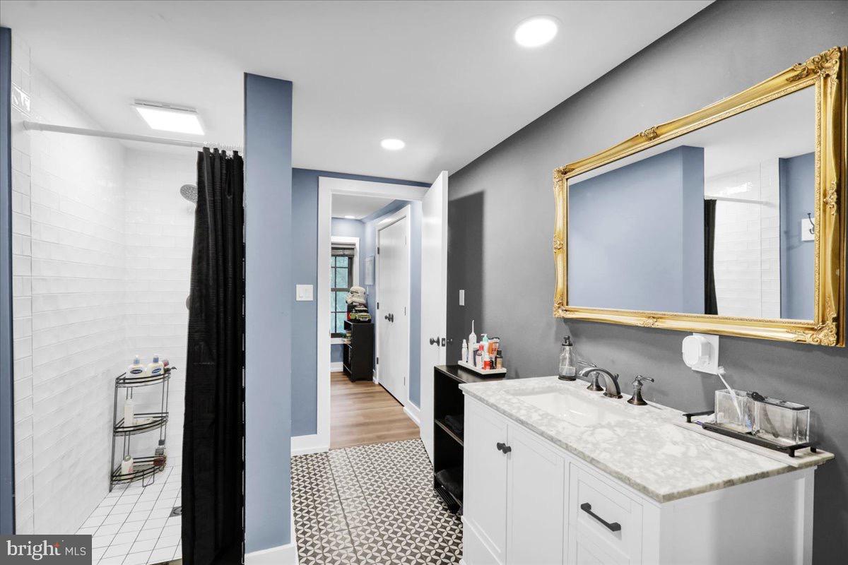 SCHOOL LANE HILLS - Residential