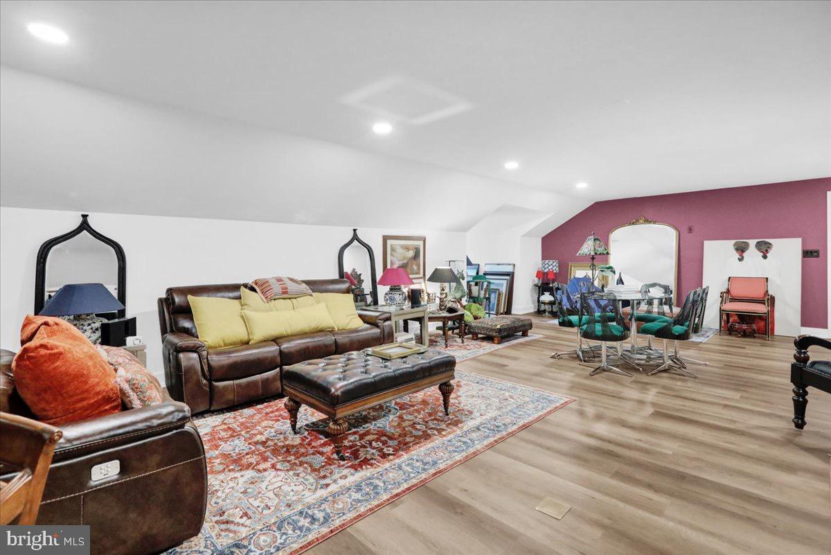 SCHOOL LANE HILLS - Residential