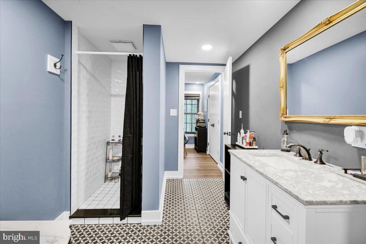 SCHOOL LANE HILLS - Residential