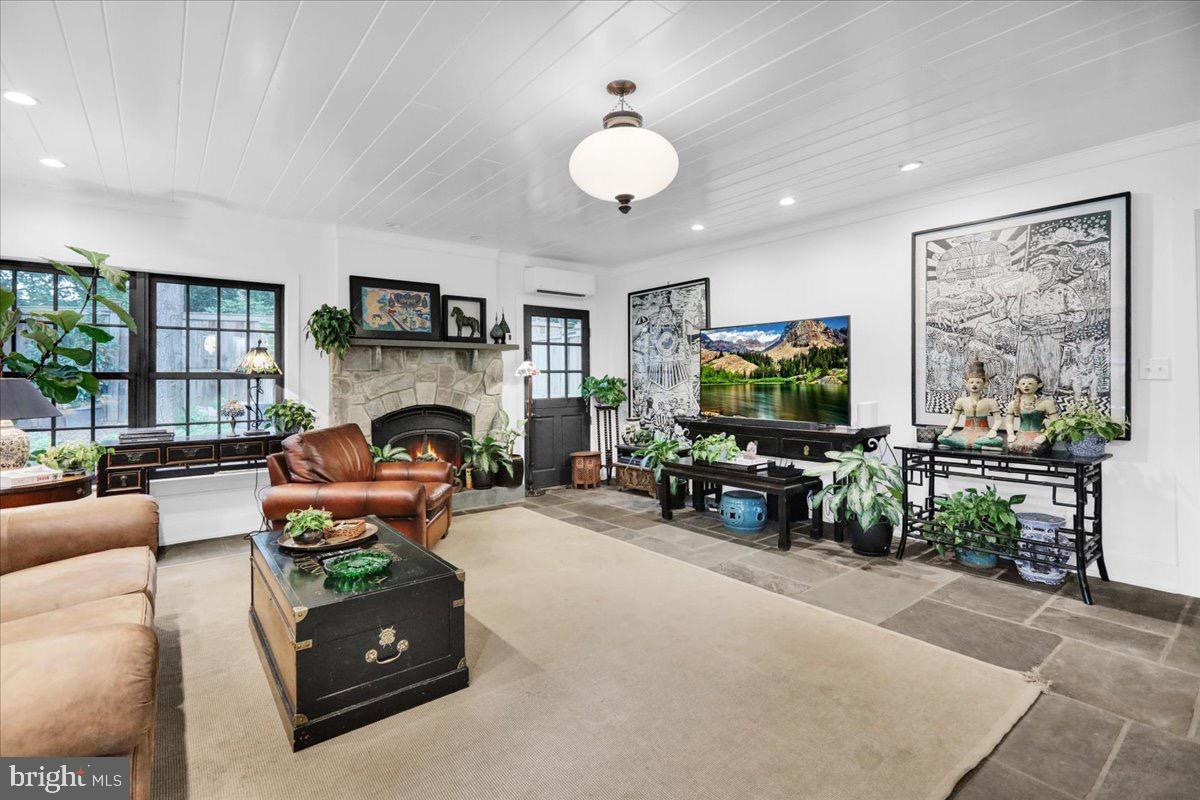 SCHOOL LANE HILLS - Residential