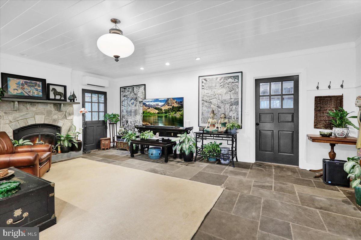 SCHOOL LANE HILLS - Residential