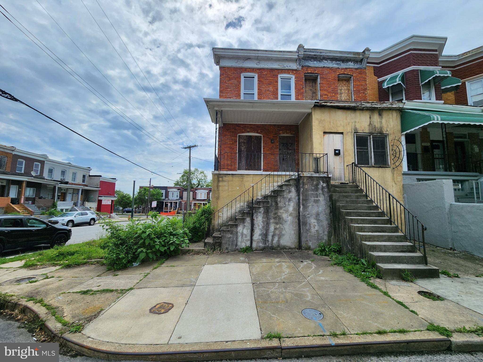 HOUSING AUTHORITY OF BALTIMORE CITY OFFICIAL ONLINE AUCTION. Bidding begins 5/30/2025 @ 10:00 AM. Bidding ends 06/03/2025 @ 11:15 AM. List Price is Suggested Opening Bid. Deposit: $5,000. Deposit to increase to 10% of the purchase price within 48 hours of the auction ending, if applicable. This 2-story townhouse is located in the East Baltimore Midway neighborhood of Baltimore. The area is conveniently situated near several notable locations, including Clifton Park and Johns Hopkins University. The nearest major traffic artery, E North Ave, provides easy access to the rest of the city.