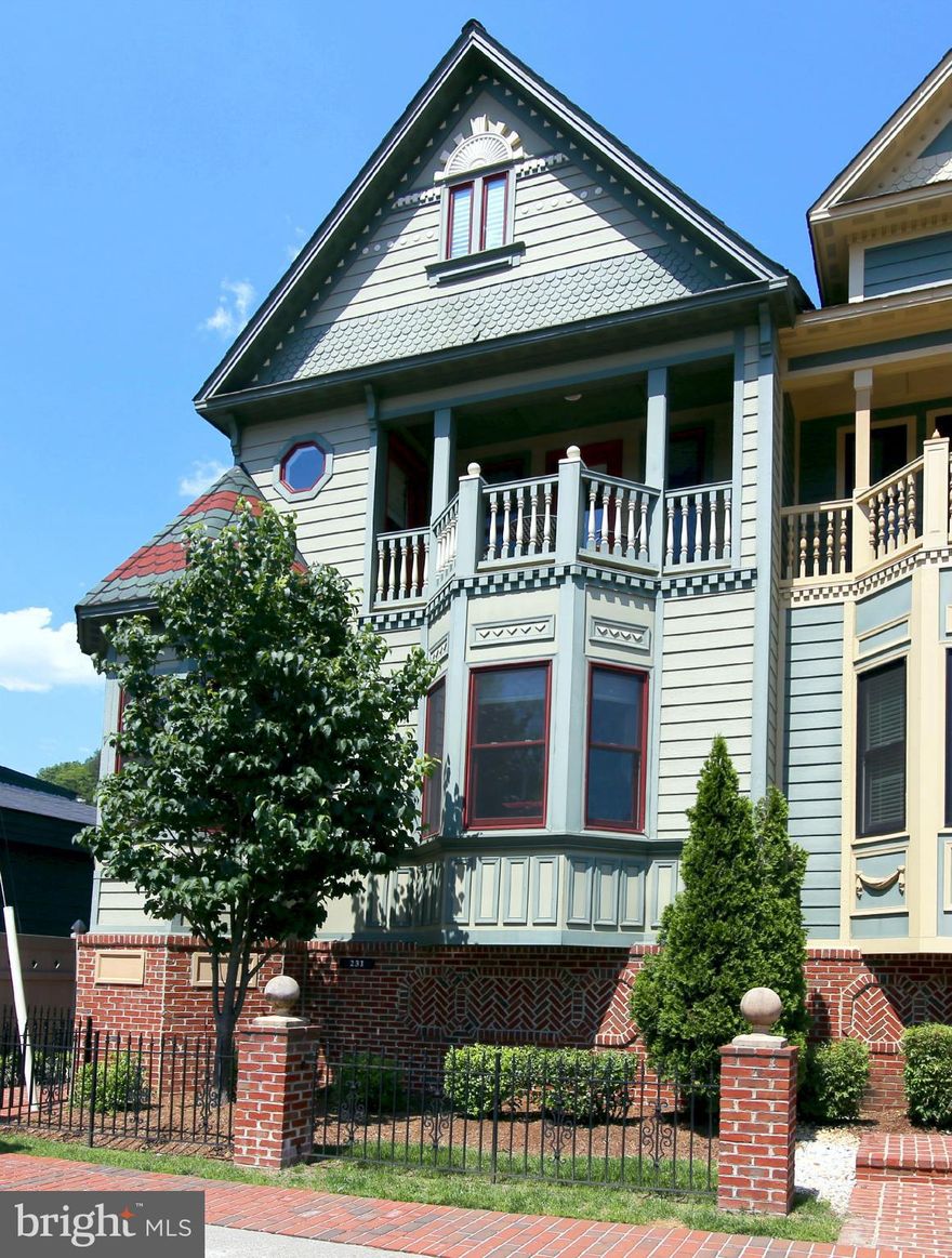 WONDERFUL LIGHT FILLED TOWNHOUSE IN SOUGHT AFTER WATERFRONT GASLIGHT LANDING COMMUNITY* LOCATED IN THE HEART OF HISTORIC OCCOQUAN* WONDERFUL WATER VIEWS FROM ALL LEVELS* DEEDED BOAT SLIP* SIGNIFICANT UPGRADES THROUGHOUT INCLUDING ELEVATOR, 40K+ SILHOUETTE SHADES, HARDWOOD FLOORS, ETC. COVERED PARKING FOR 3-4 CARS.