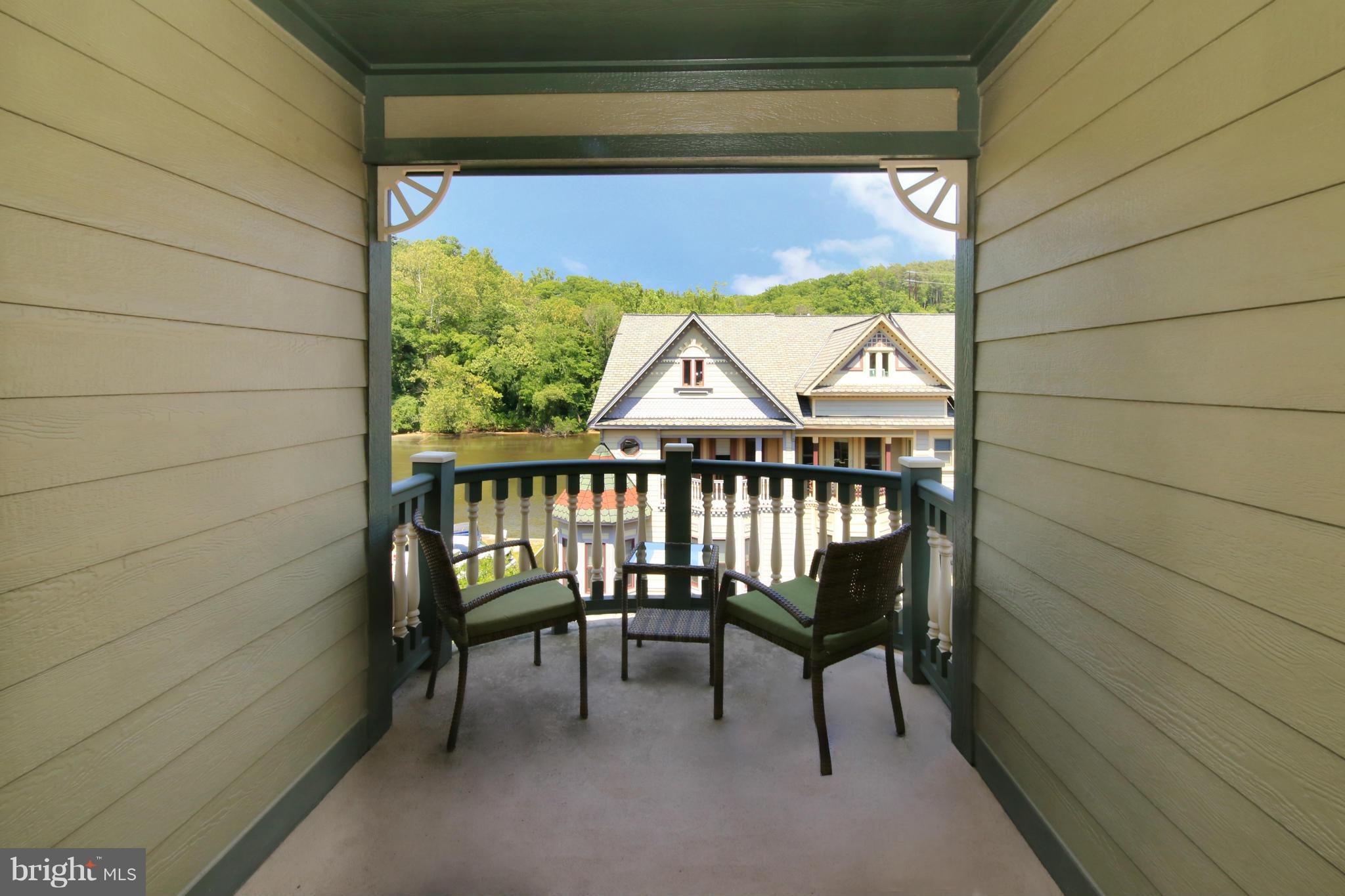 OCCOQUAN TOWN - Residential Lease