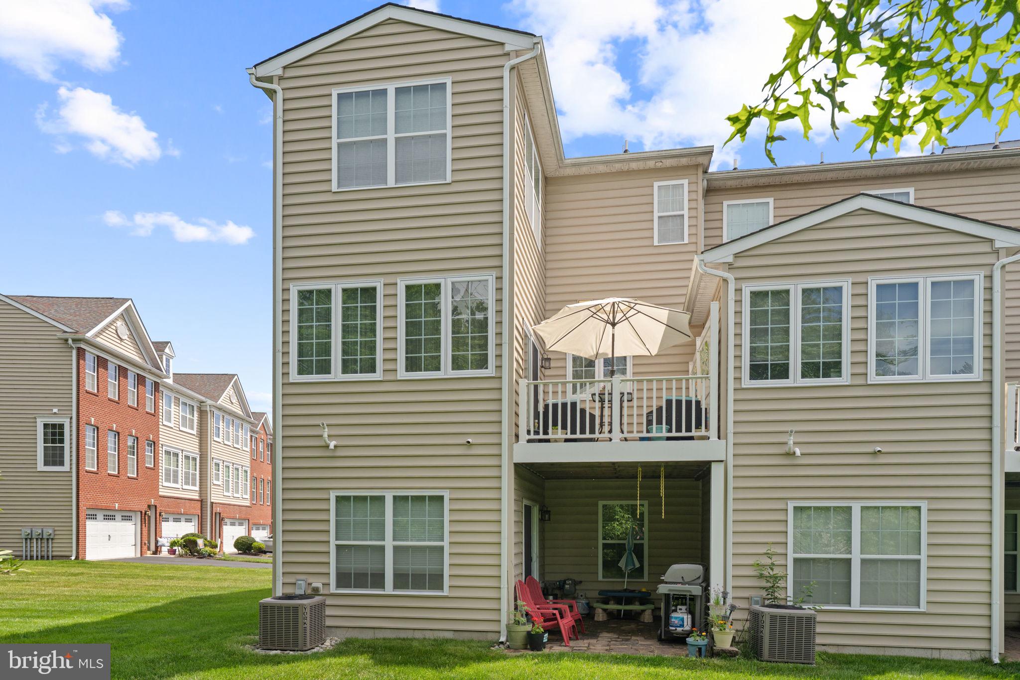 VILL AT COUNTRY VIEW - Residential