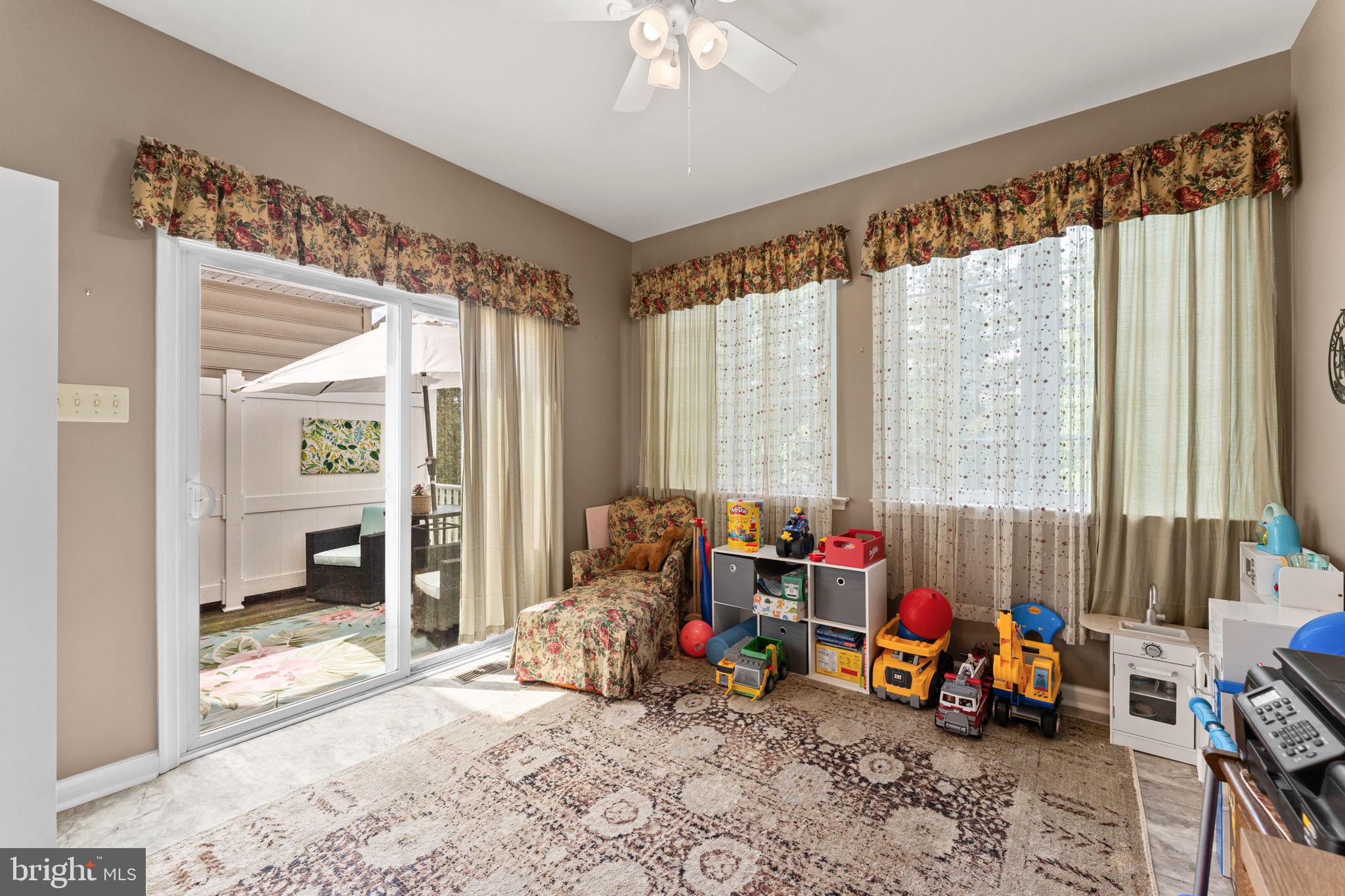 VILL AT COUNTRY VIEW - Residential
