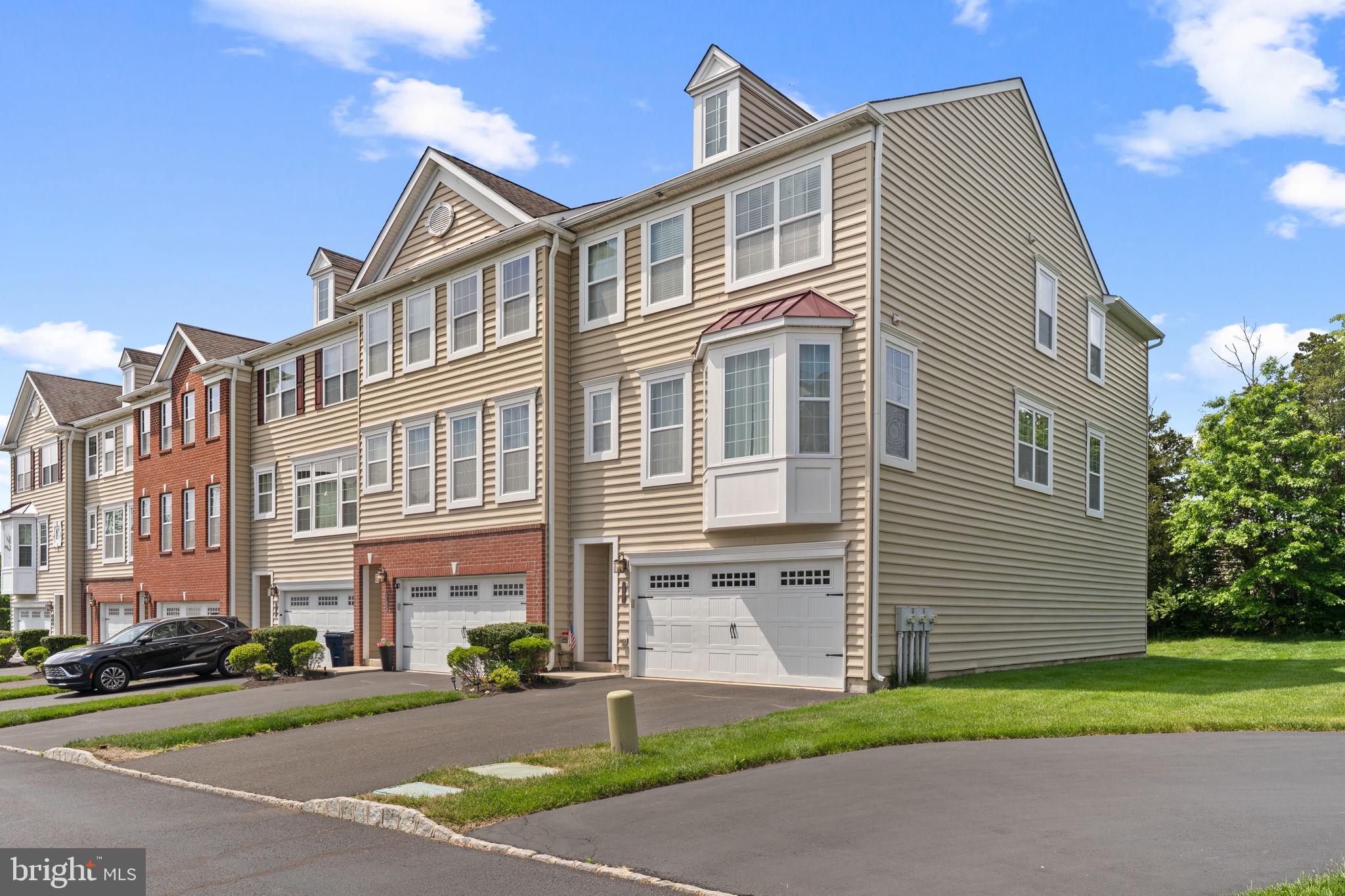 VILL AT COUNTRY VIEW - Residential