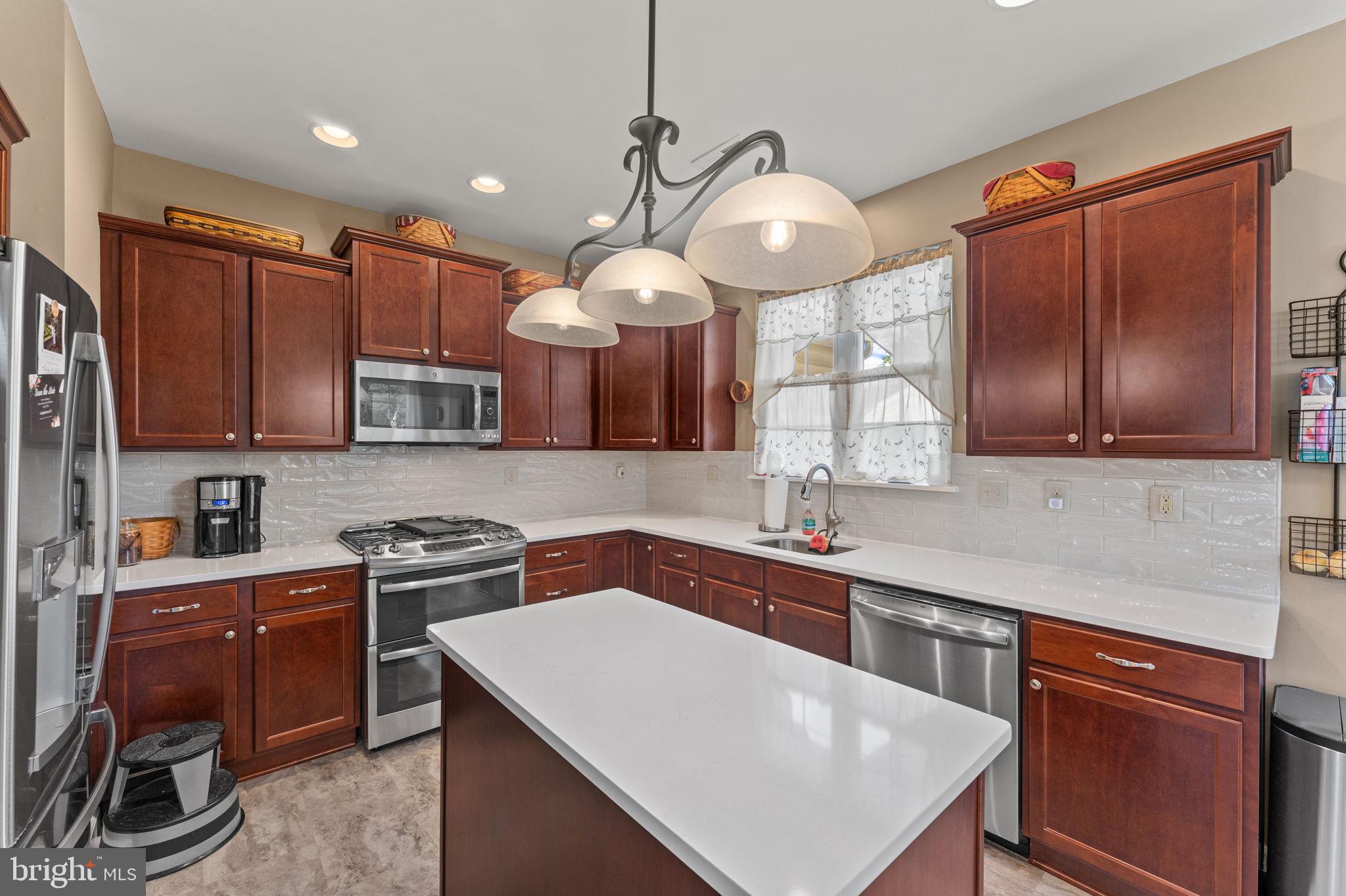 VILL AT COUNTRY VIEW - Residential