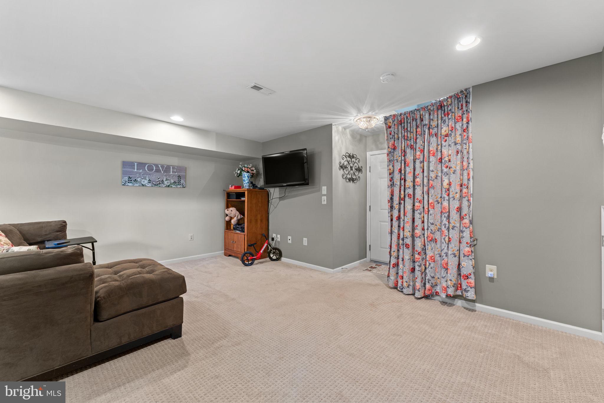 VILL AT COUNTRY VIEW - Residential