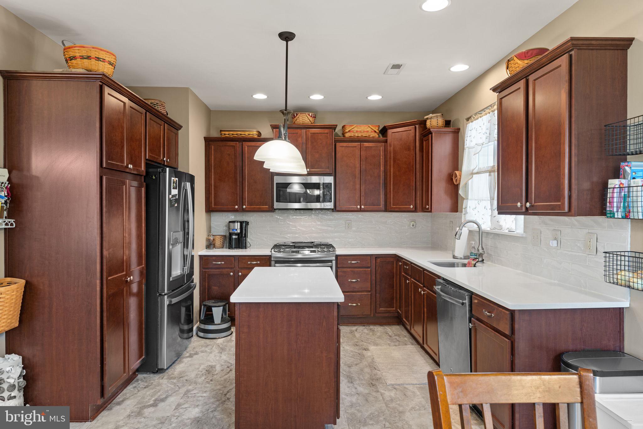 VILL AT COUNTRY VIEW - Residential