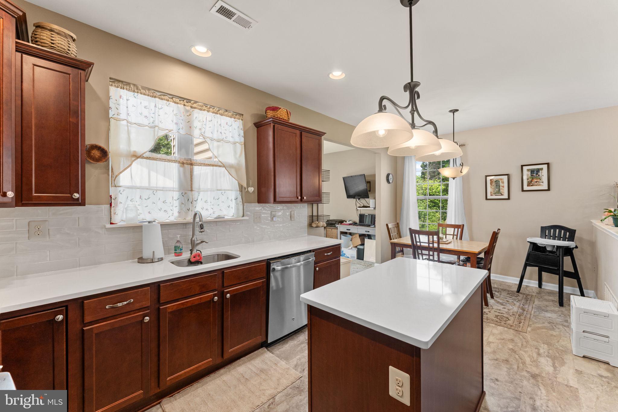 VILL AT COUNTRY VIEW - Residential