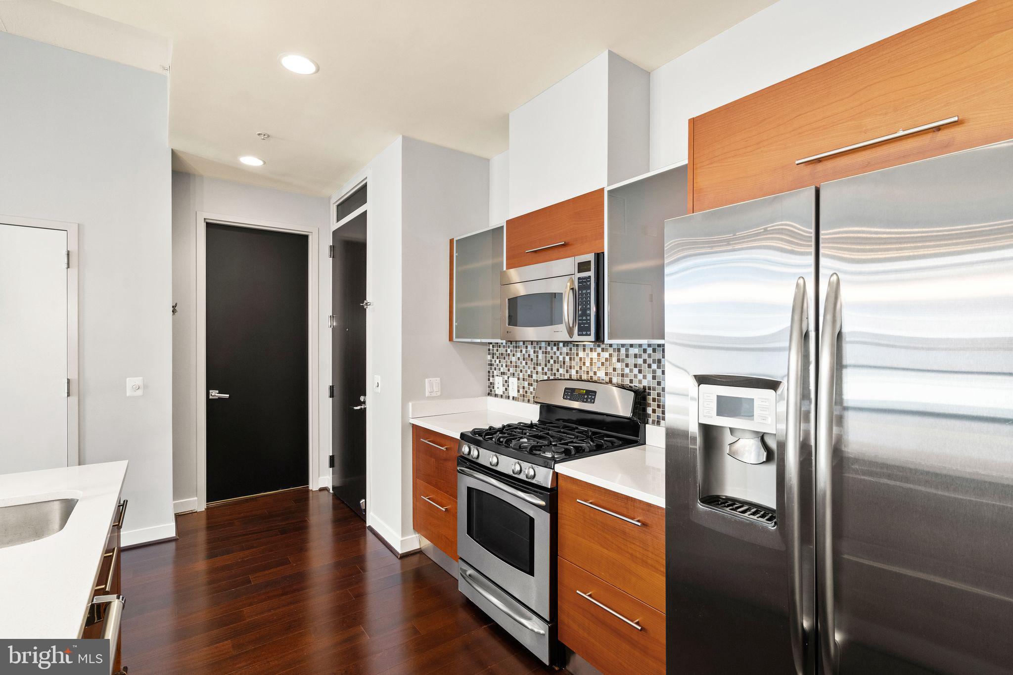 MIDTOWN ALEXANDRIA STATION CONDOMINIUM - Residential