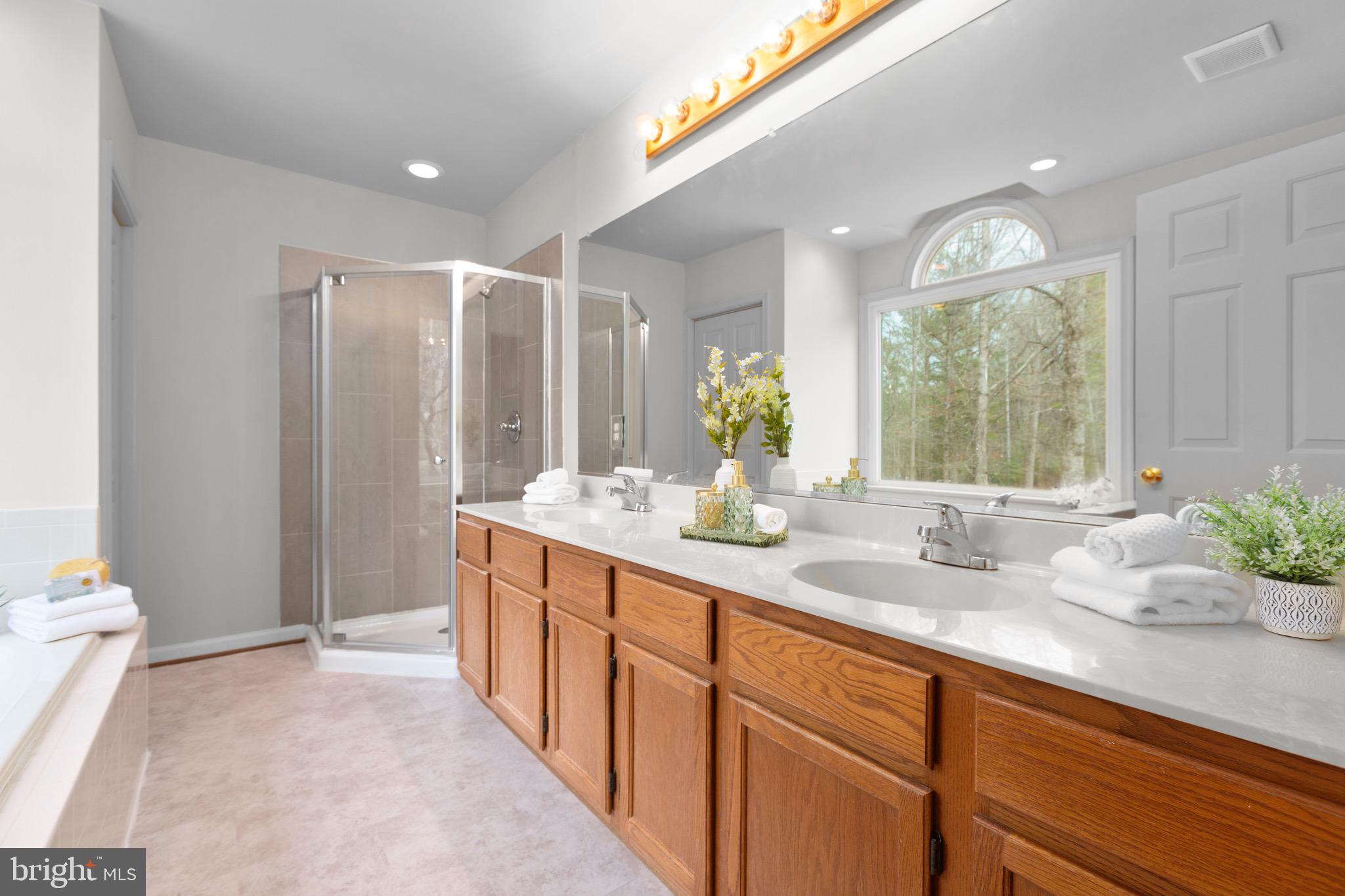 SIX LAKES WEST - Residential