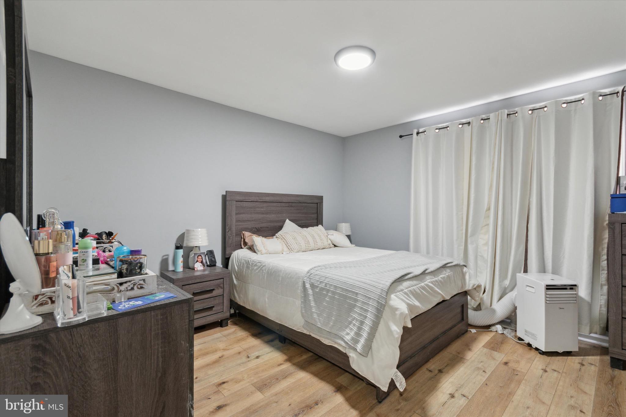 LAWNCREST - Residential Lease