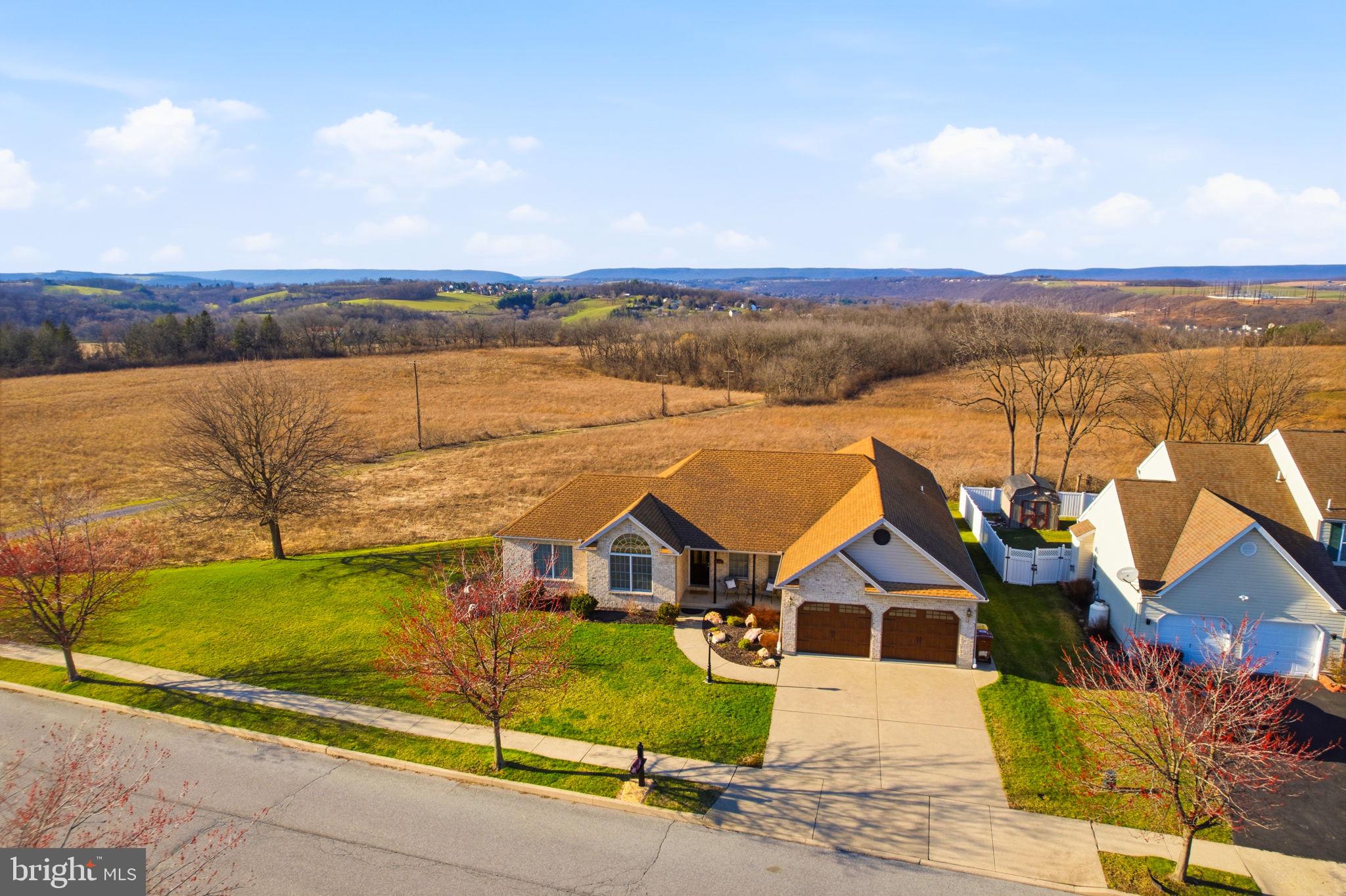 EAGLES NEST - Residential