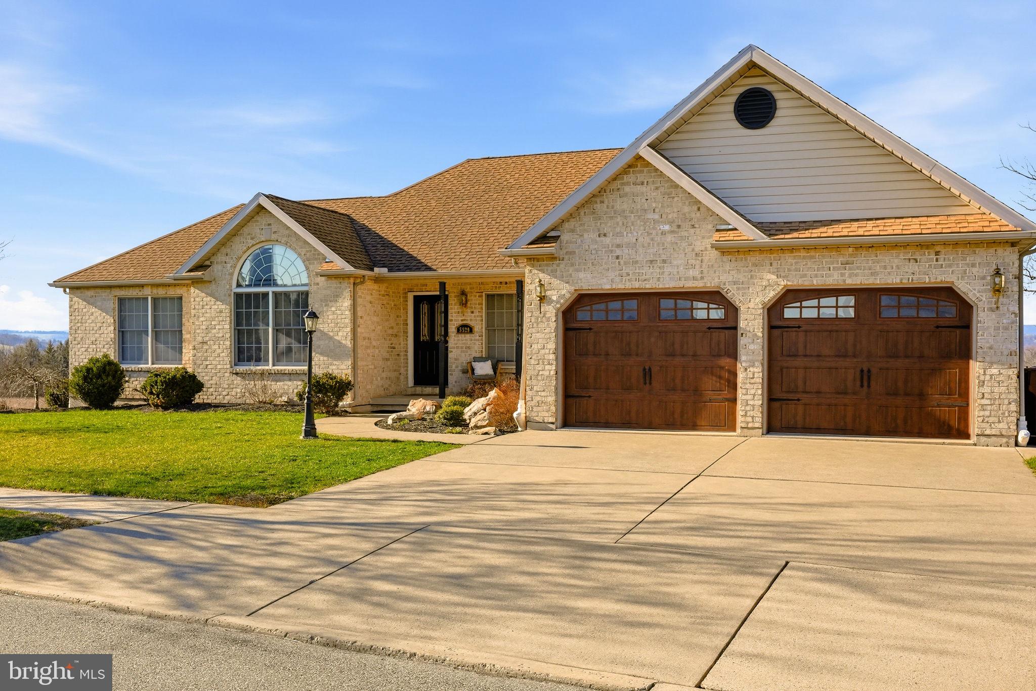 EAGLES NEST - Residential