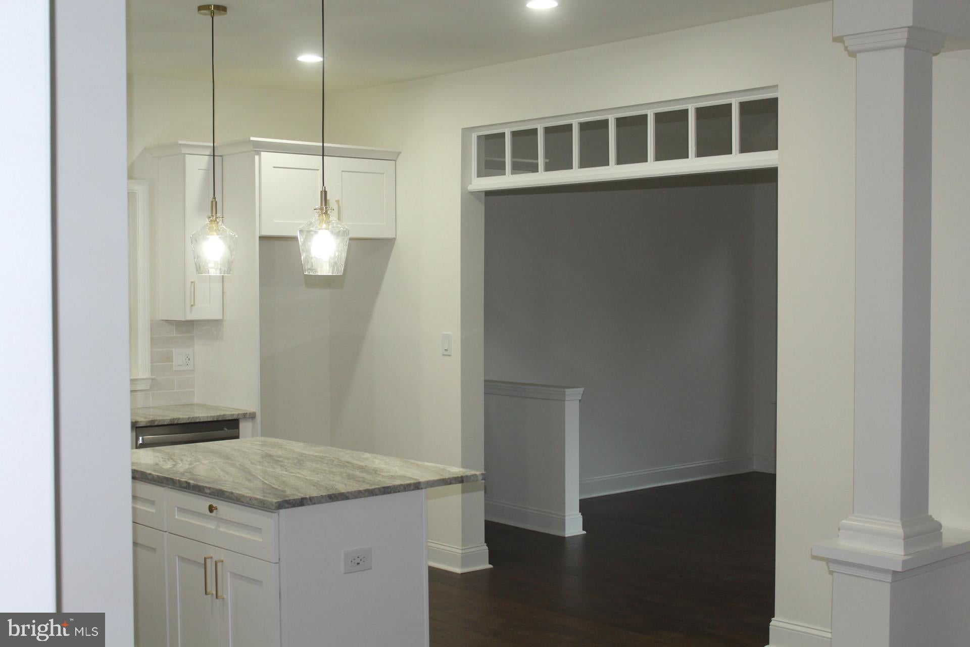 244 W RIDLEY AVENUE