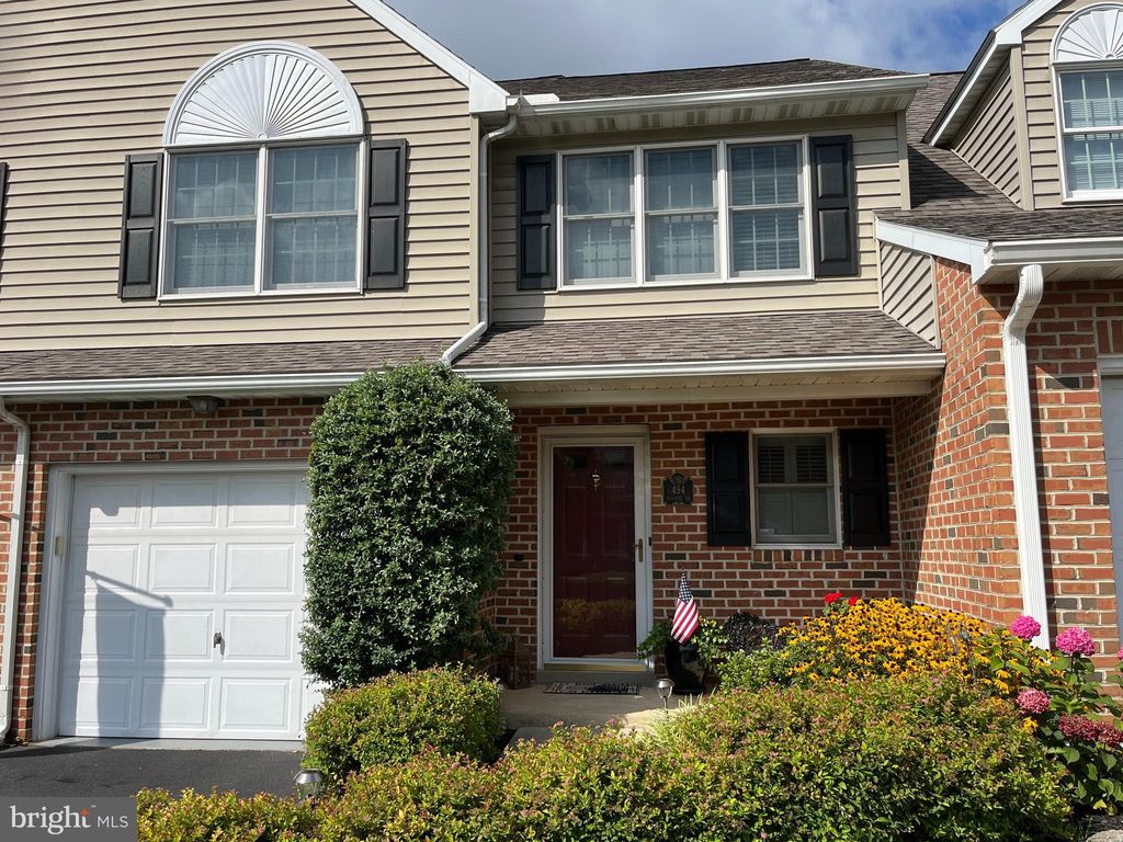 Photo of 494 HILLSIDE DR, MOUNTVILLE, PA 17554 (MLS # PALA2039518)