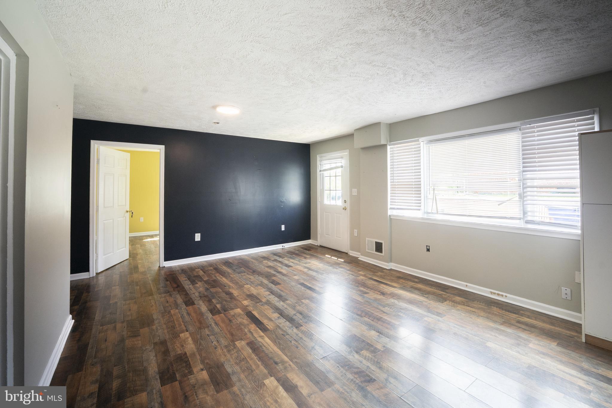 WEST SIDE - Residential