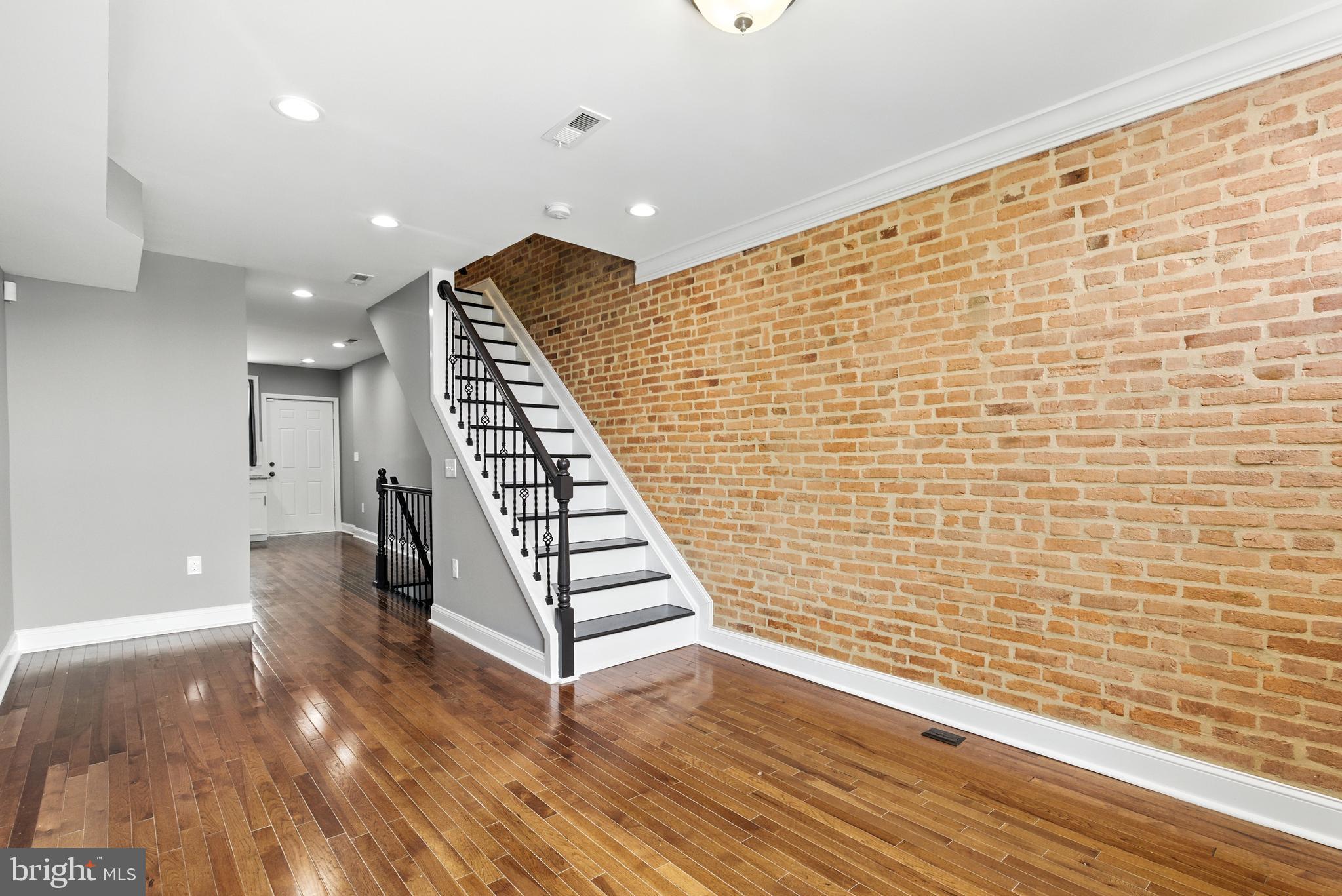 2220 HENNEMAN AVENUE