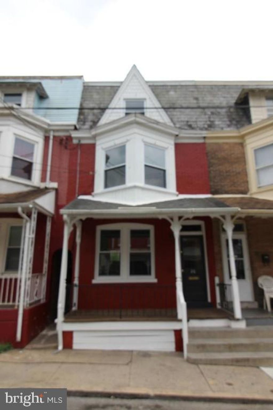 RECENTLY RENOVATED. NEW WINDOWS.NEW PAINT.UPDATED BATHROOM AND A KITCHEN.THIS HOME IS READY FOR A HOMEOWNER OR A LANDLORD WITH POTENTIAL RENT INCOME.