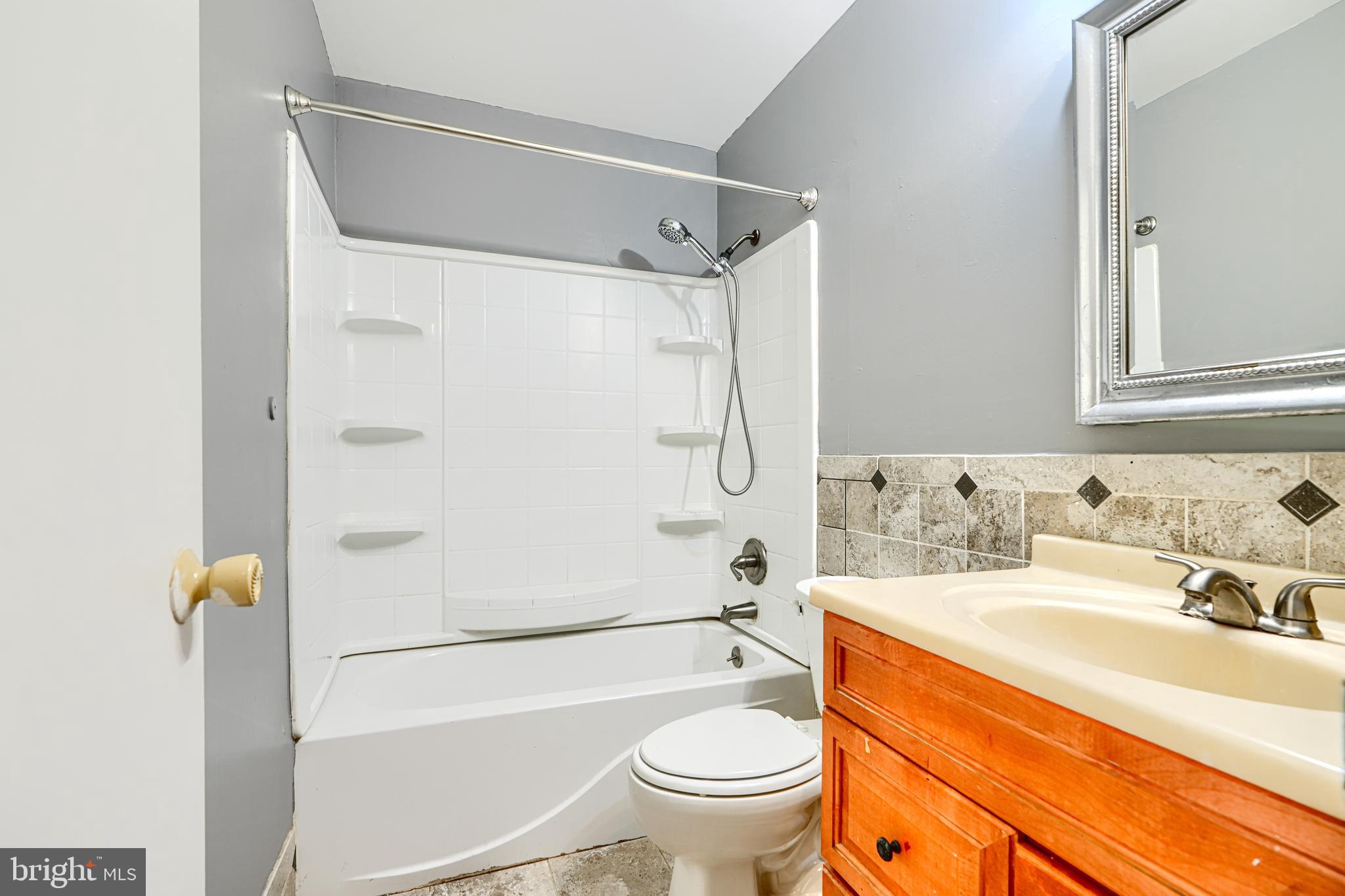 QUEEN ANNE VILLAGE - Residential