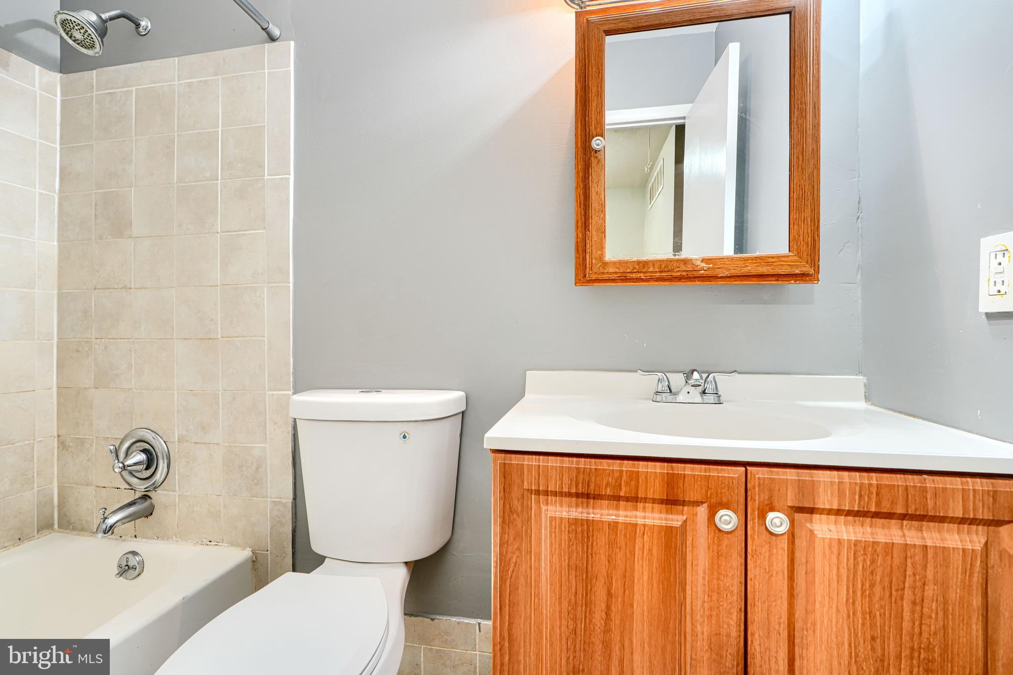 QUEEN ANNE VILLAGE - Residential