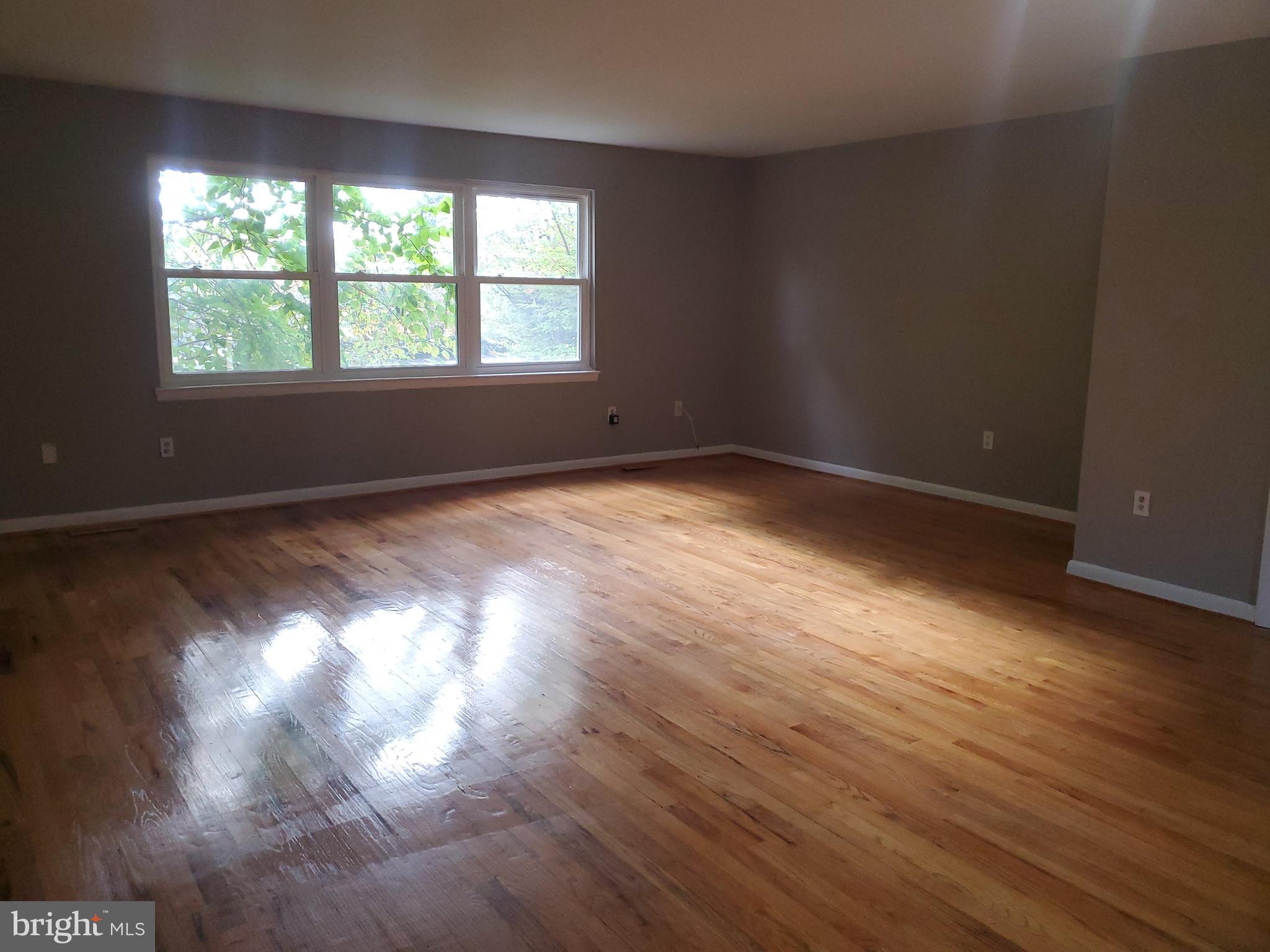 QUEEN ANNE VILLAGE - Residential