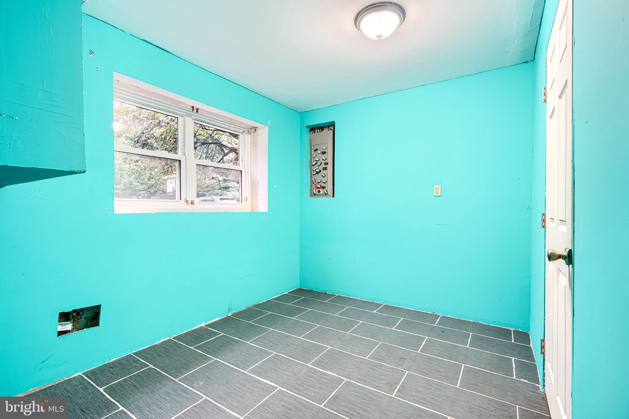 QUEEN ANNE VILLAGE - Residential