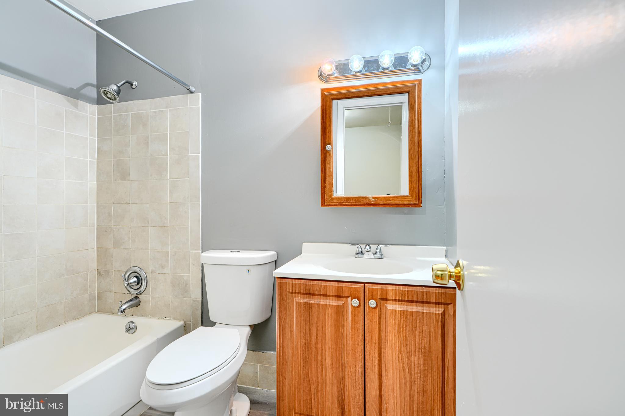 QUEEN ANNE VILLAGE - Residential