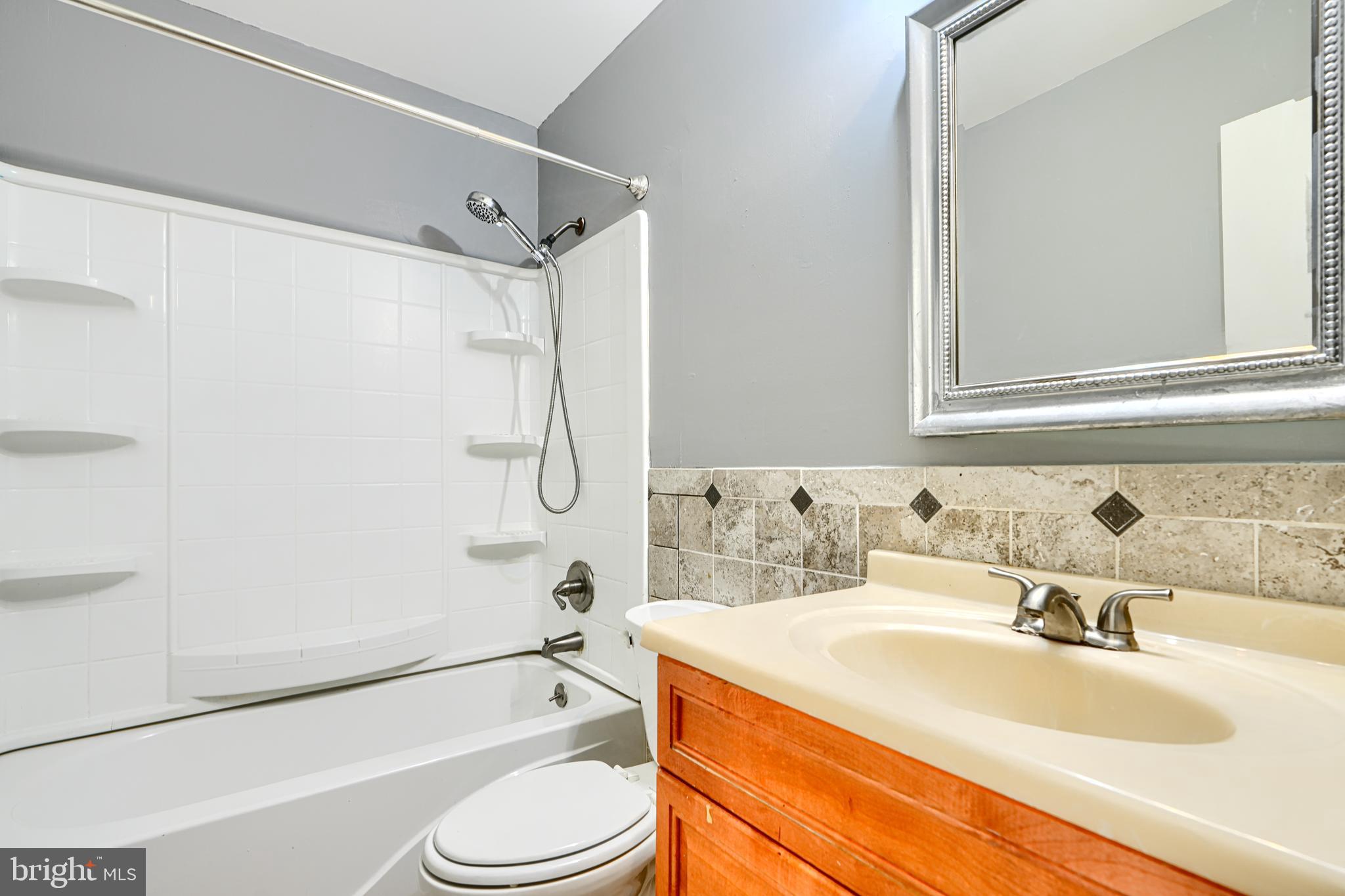 QUEEN ANNE VILLAGE - Residential