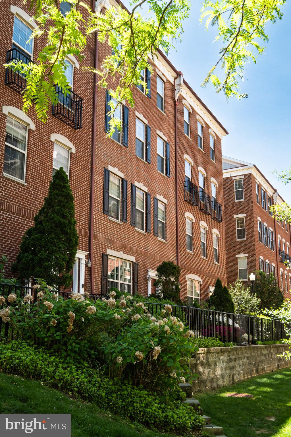 110 COMMODORE COURT
