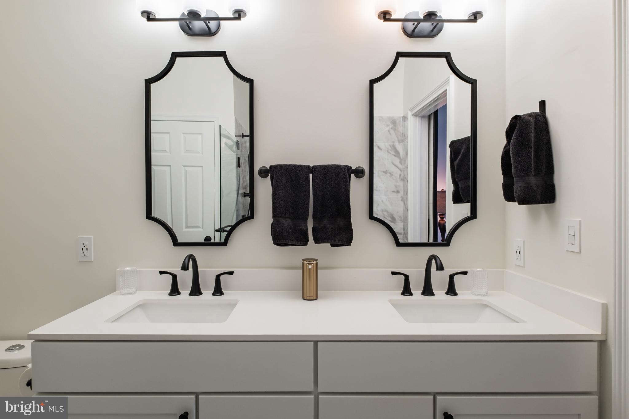 NAVAL SQUARE - Residential