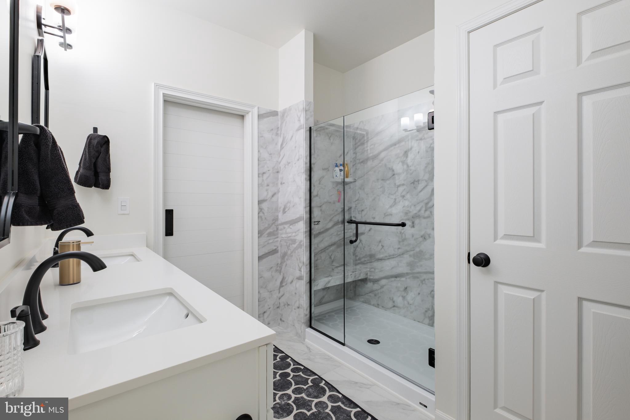 NAVAL SQUARE - Residential