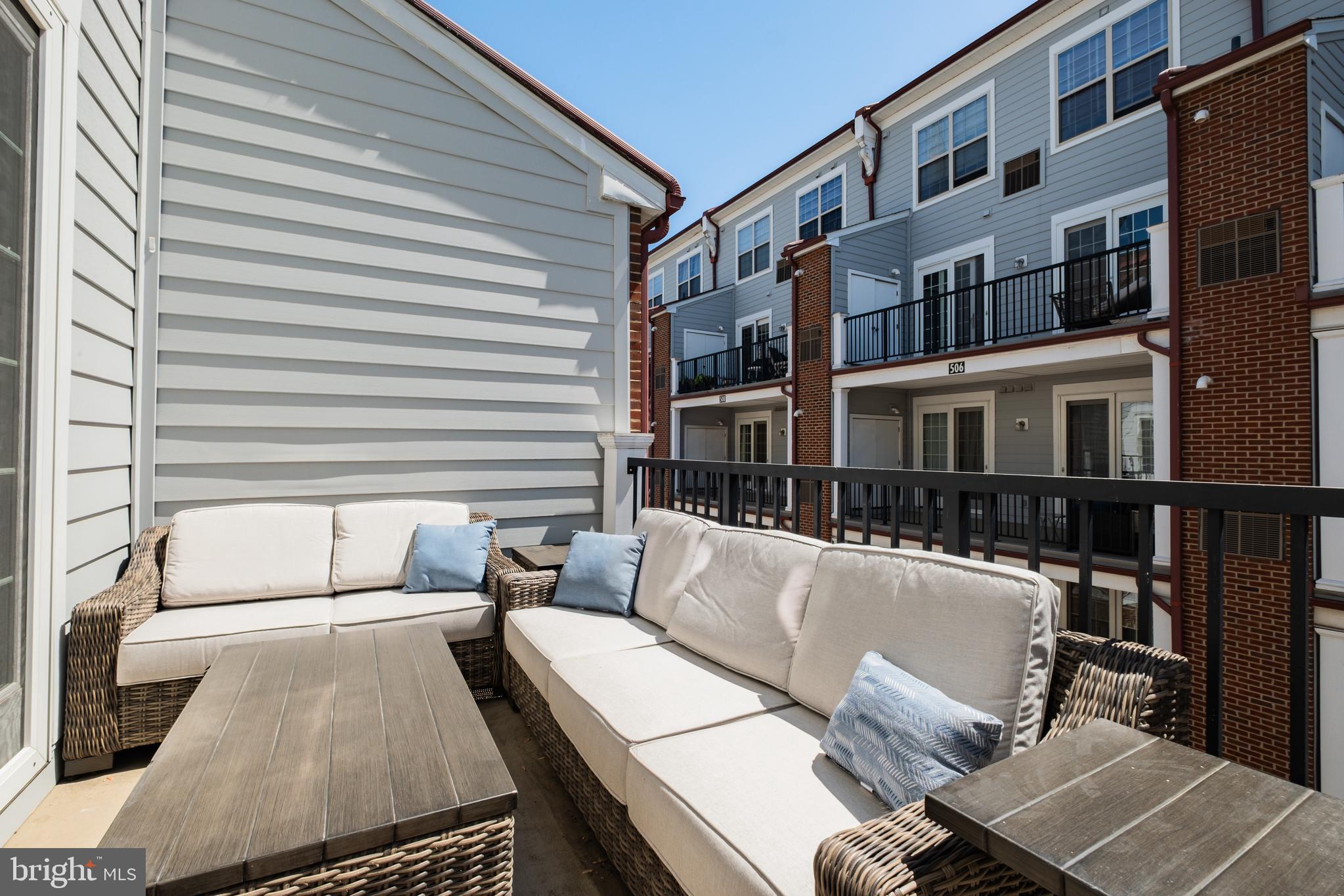 NAVAL SQUARE - Residential