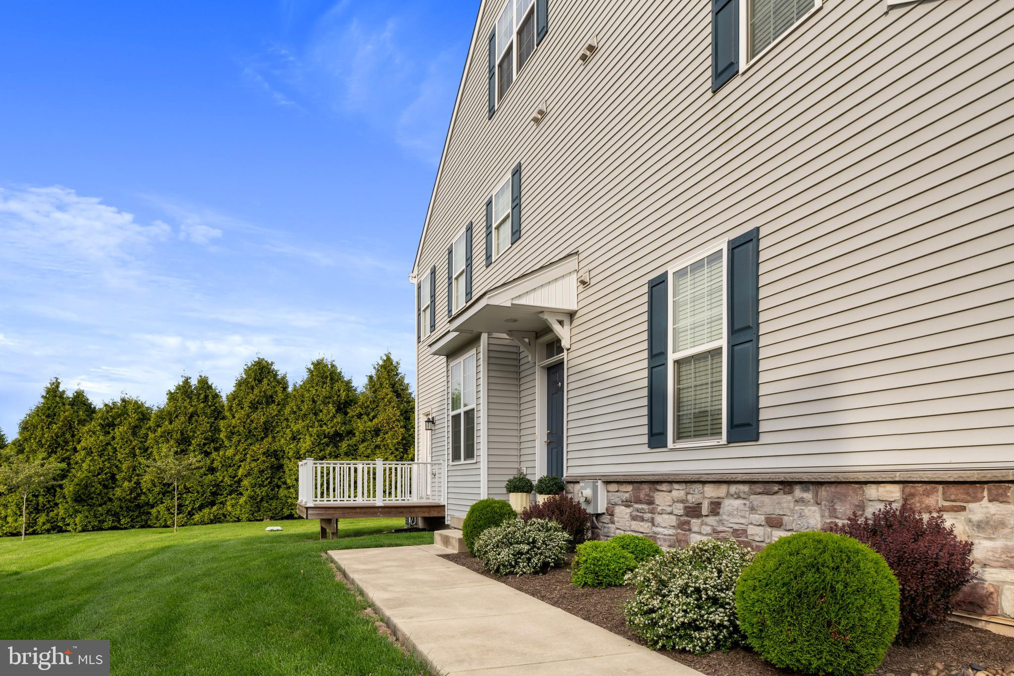 539 BERKLEY PLACE