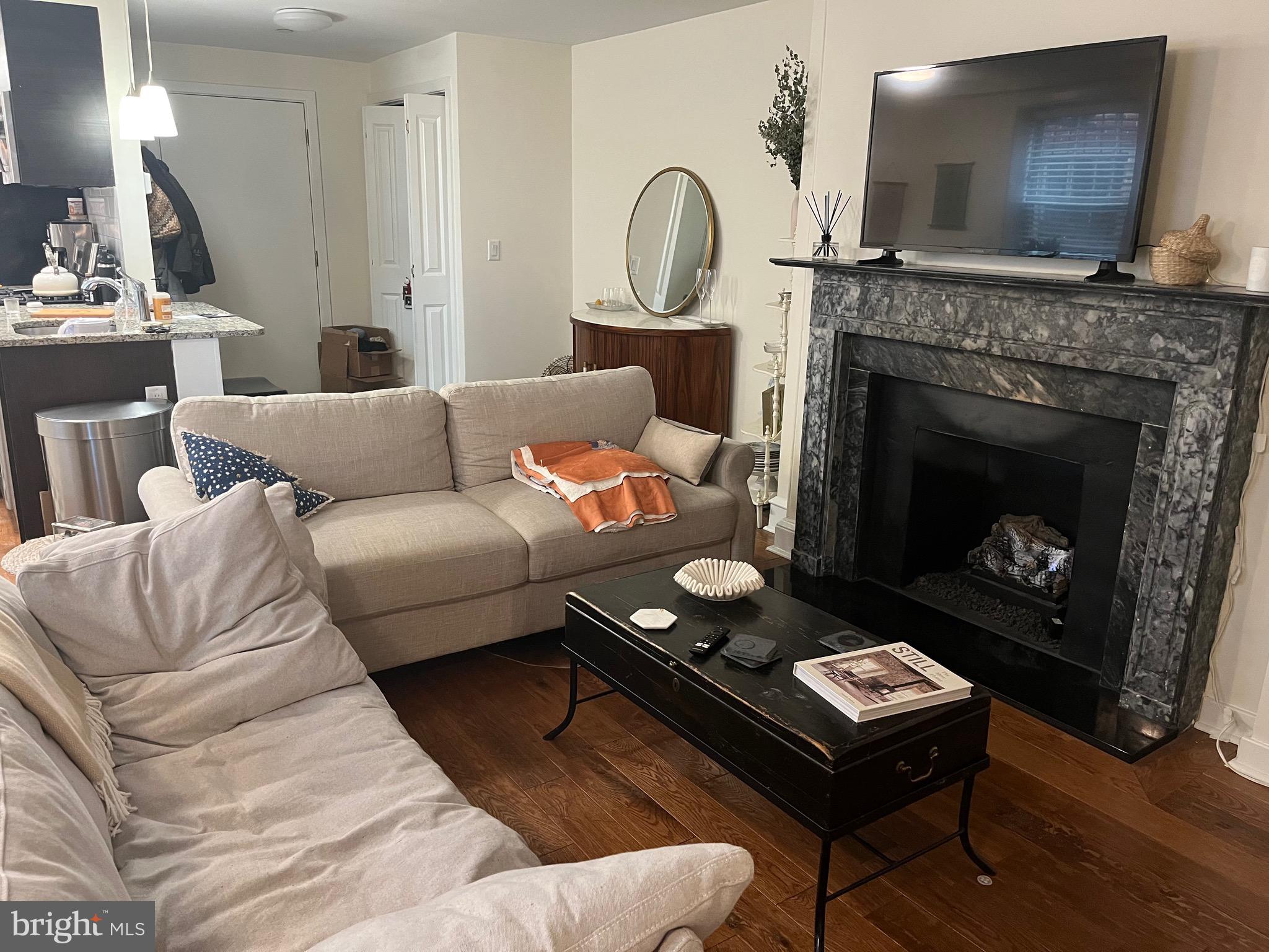 SOCIETY HILL - Residential Lease