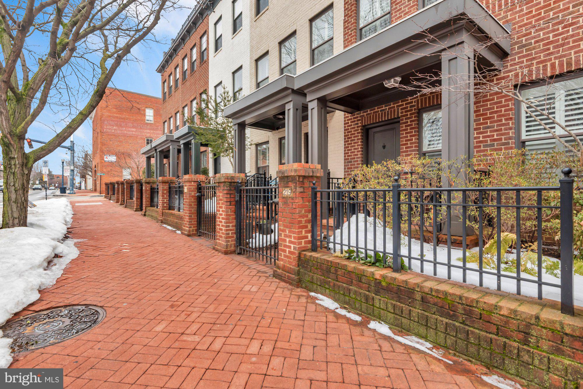 UPTOWN AT MURRAY HILL - Residential