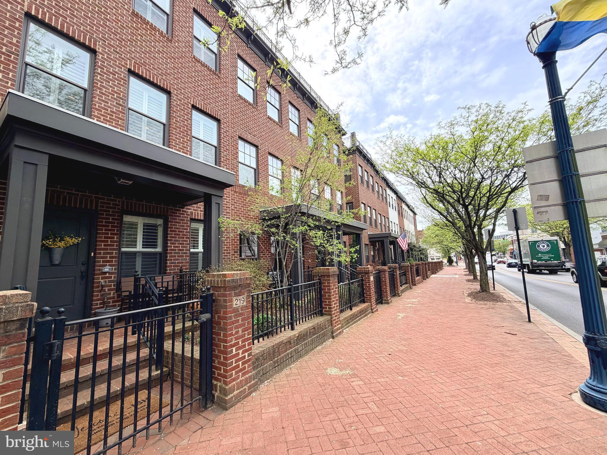 UPTOWN AT MURRAY HILL - Residential
