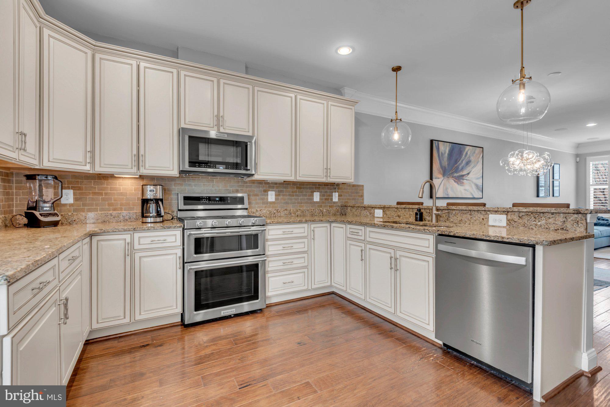 UPTOWN AT MURRAY HILL - Residential