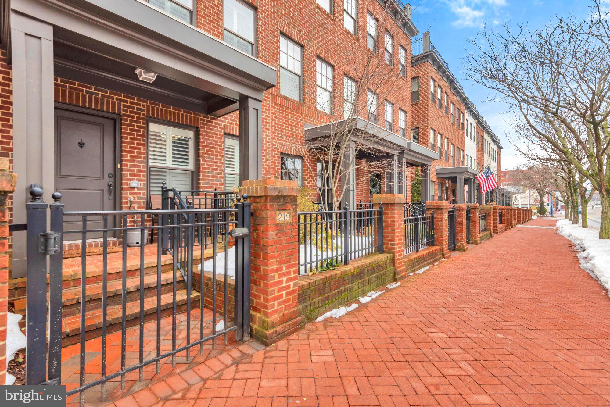 UPTOWN AT MURRAY HILL - Residential