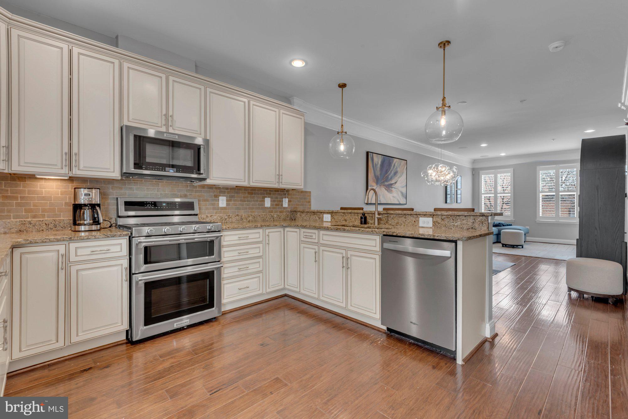 UPTOWN AT MURRAY HILL - Residential