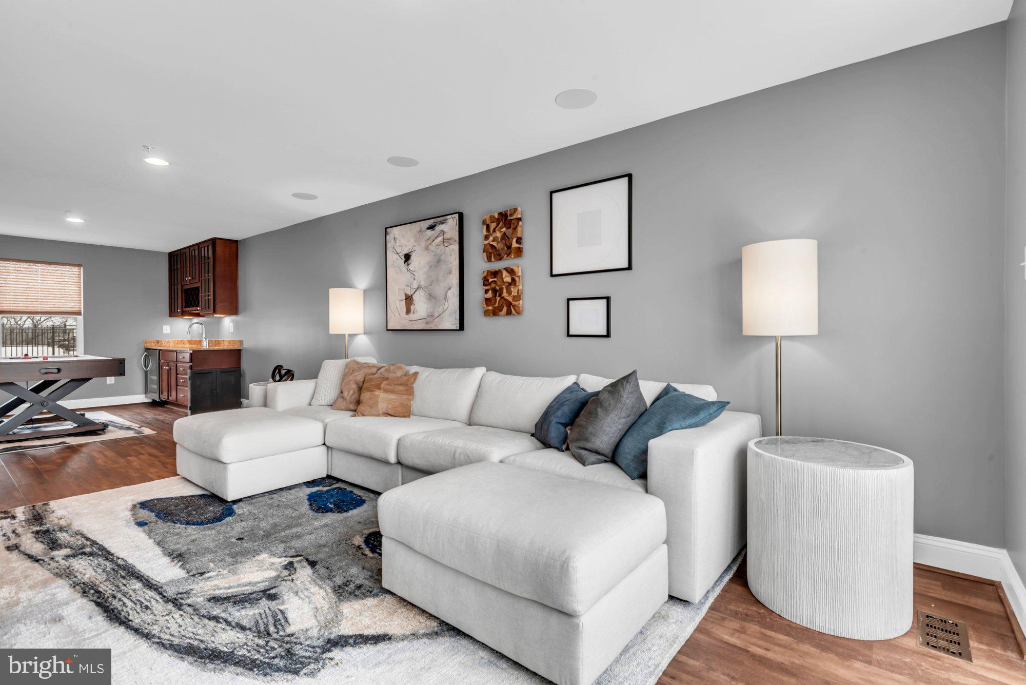 UPTOWN AT MURRAY HILL - Residential