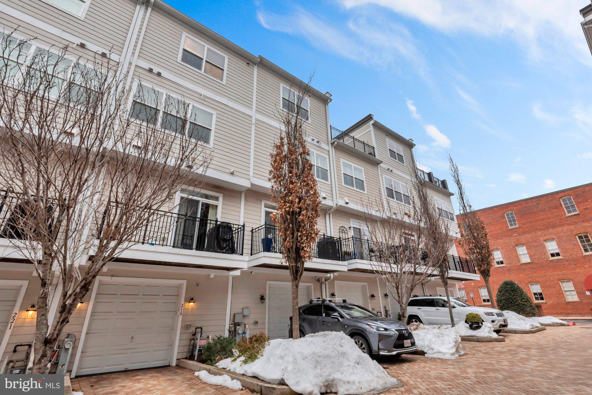 UPTOWN AT MURRAY HILL - Residential