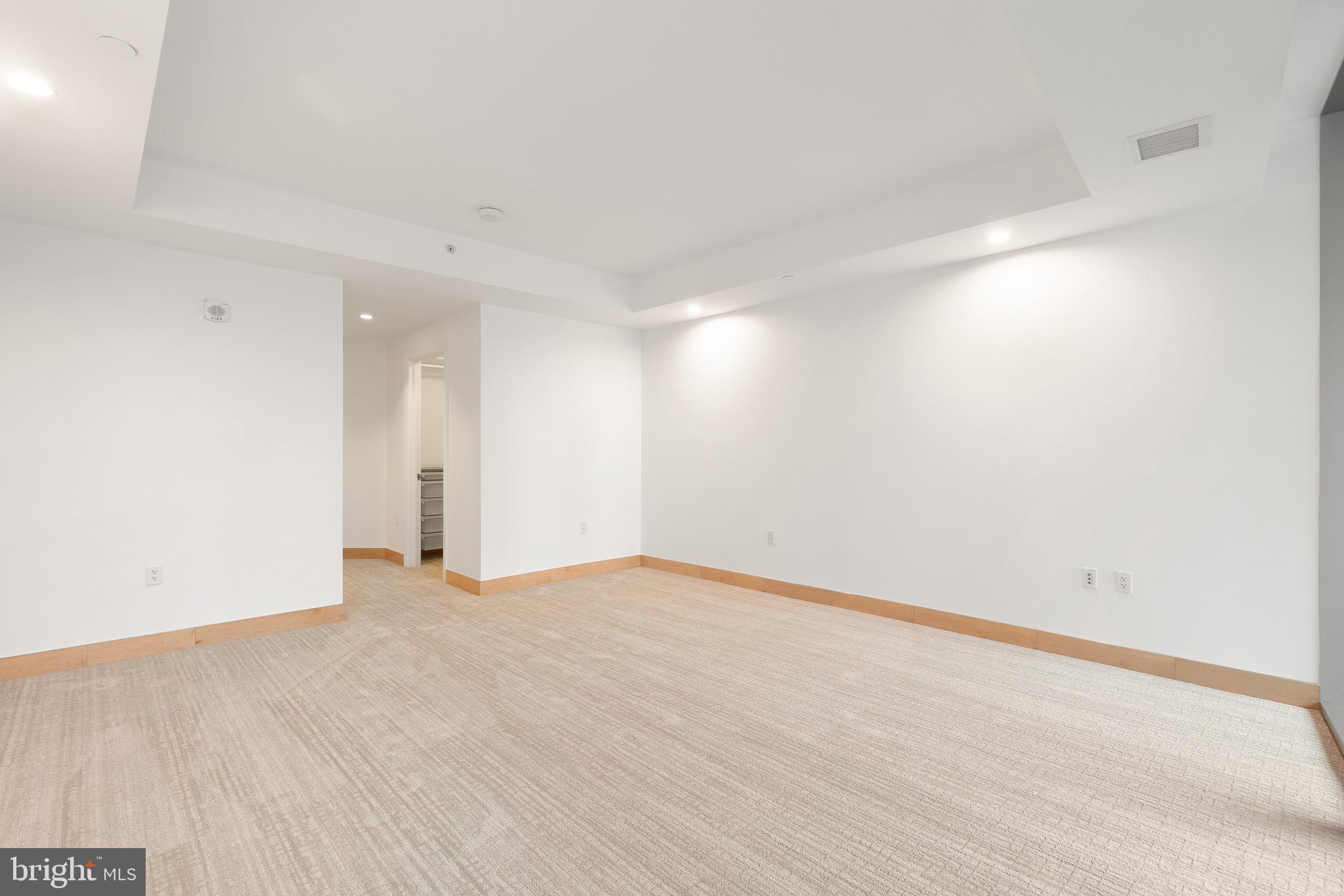 TURNBERRY TOWER - Residential Lease