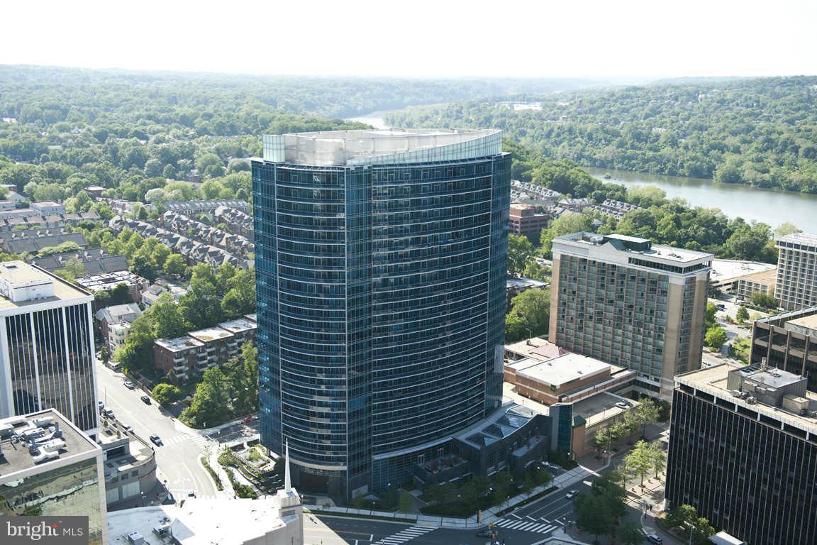 TURNBERRY TOWER - Residential Lease