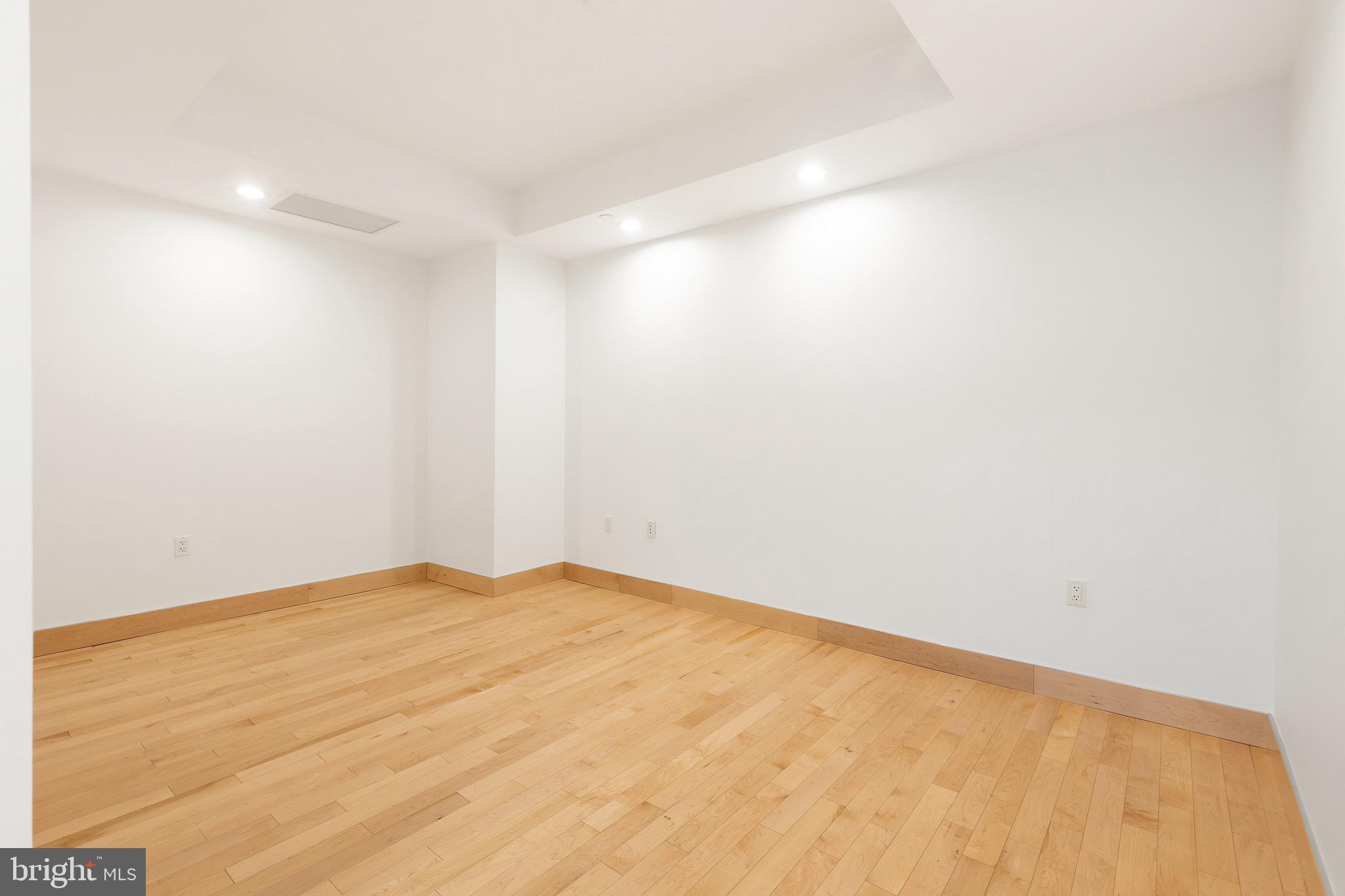 TURNBERRY TOWER - Residential Lease