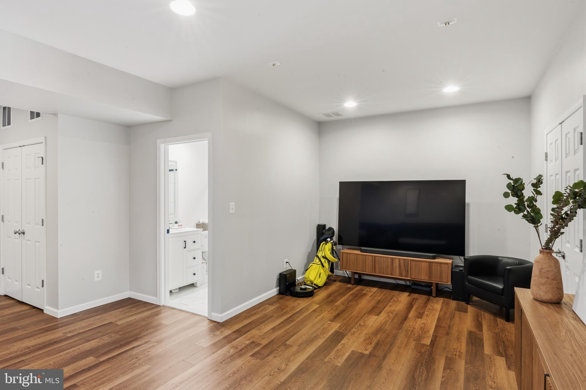 SOUTH RIDING - Residential